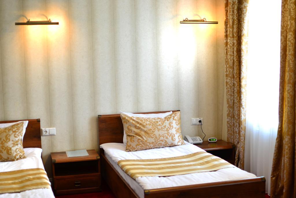 Kera Hotel Nesterenki Esterno foto