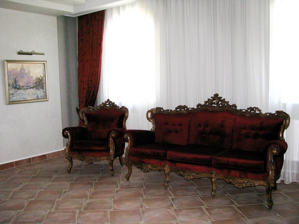 Kera Hotel Nesterenki Esterno foto
