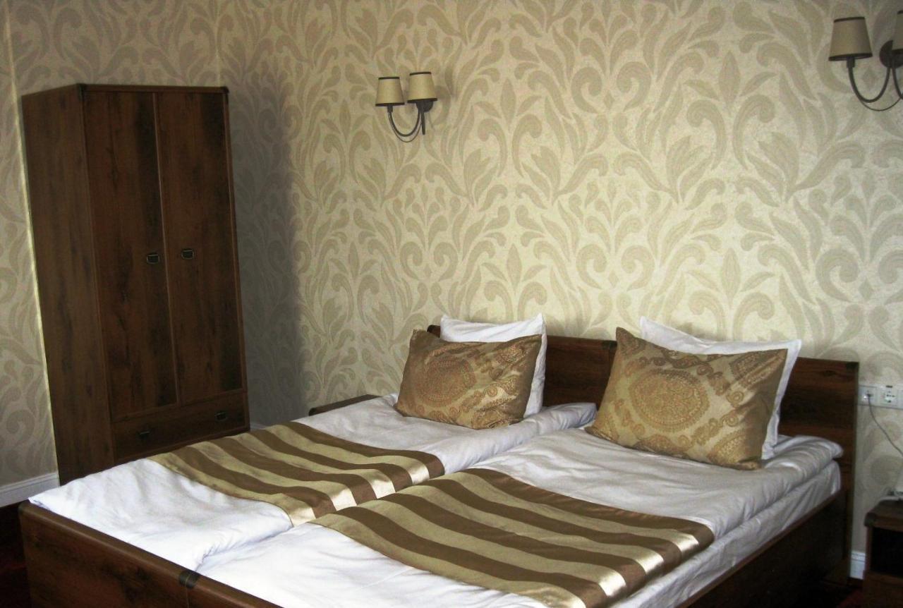 Kera Hotel Nesterenki Esterno foto