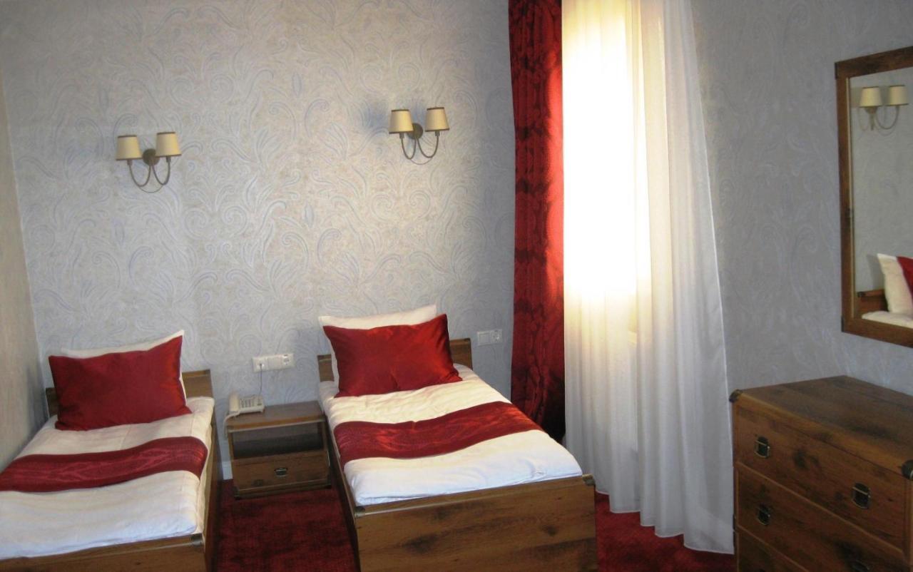 Kera Hotel Nesterenki Esterno foto