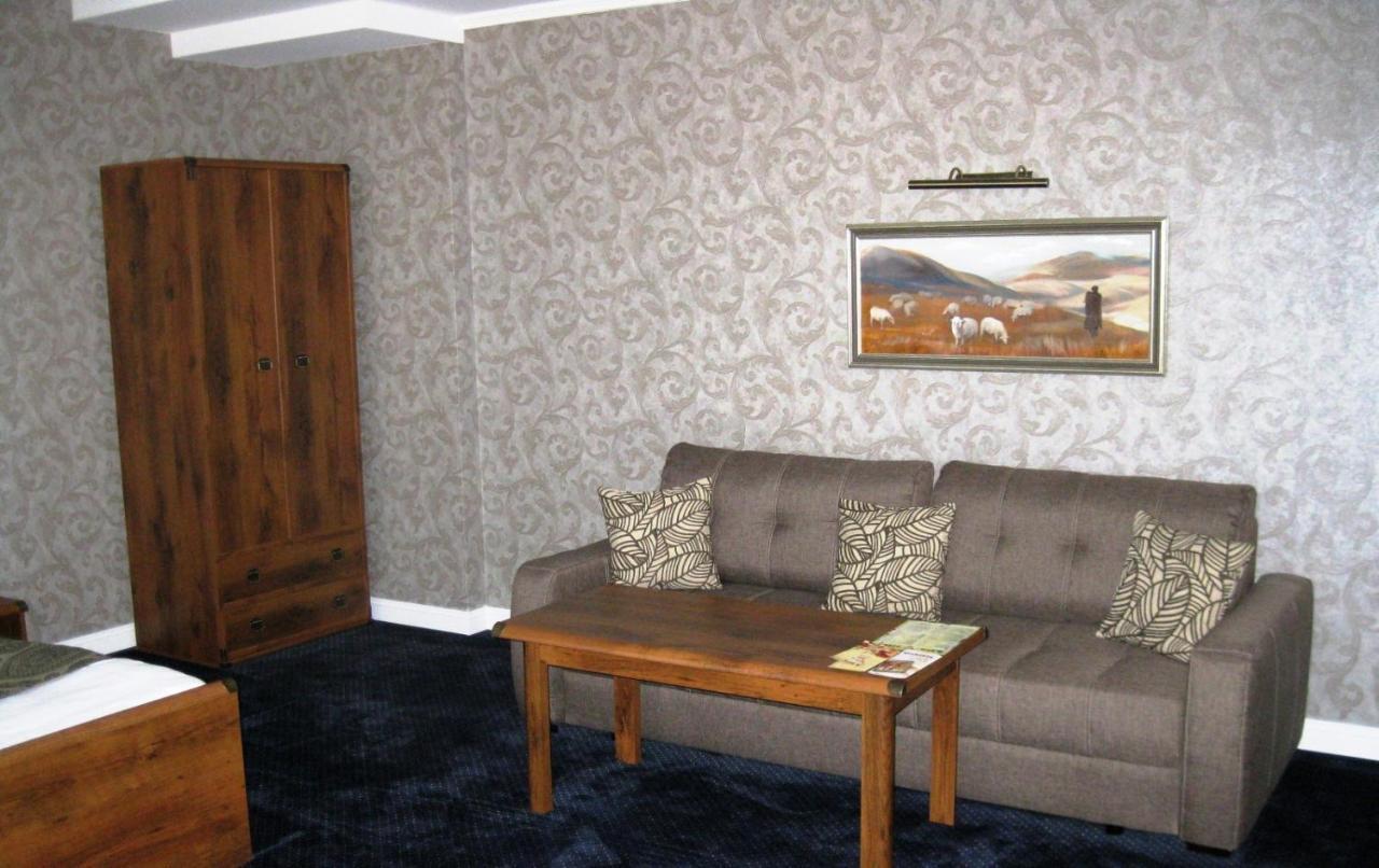 Kera Hotel Nesterenki Esterno foto